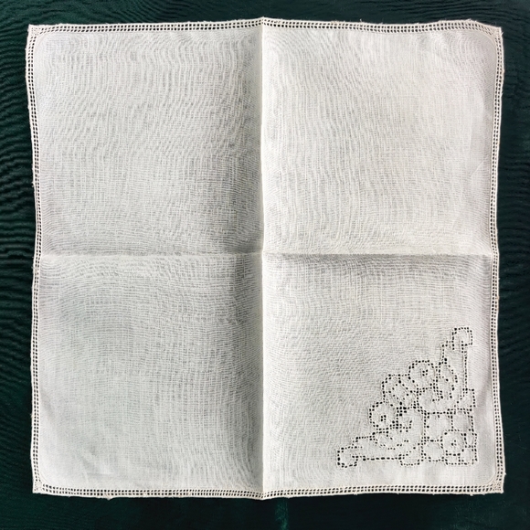 Vintage Drawnwork Lunch/Breakfast or Tea Napkins - Picture 5 of 11